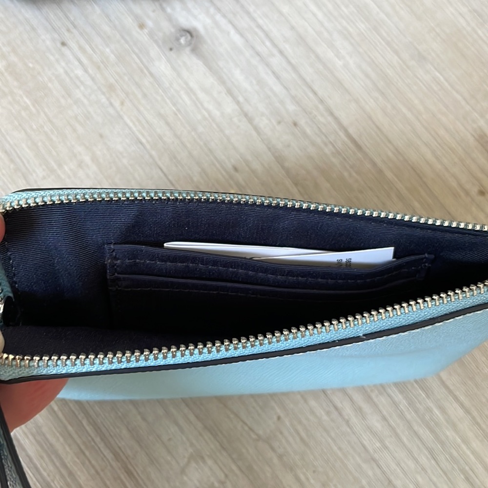 NWT Coach Leather Corner Zip Waterfall Wristlet - Picture 4 of 5